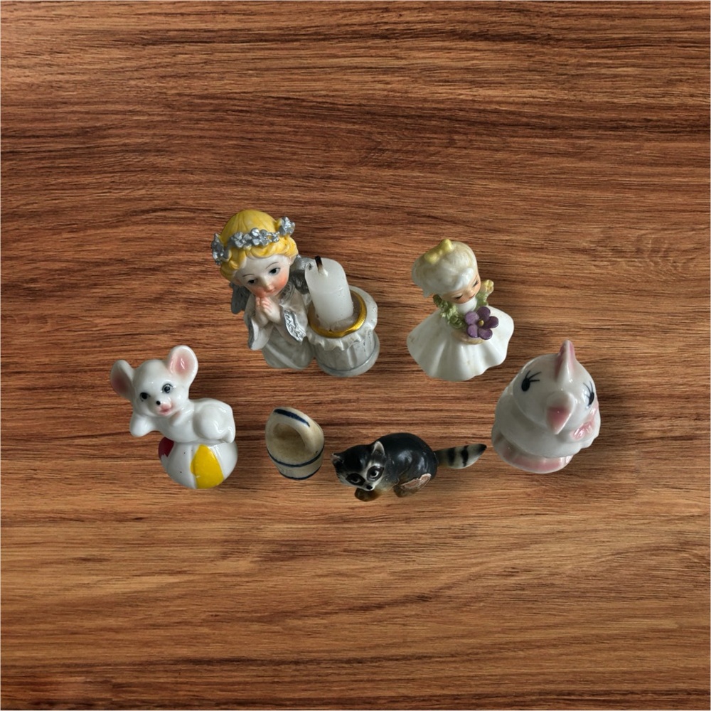 Figurines Set of Assorted Small Pets Multicolor
